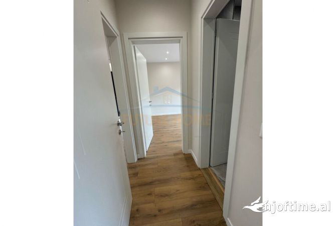 Shtepi ne shitje Apartament ne Tirane, 2+1, Mobilimi Bosh, pa mobiluar, Pagesa 230,000  Euro.