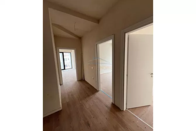 Shtepi ne shitje Apartament ne Tirane, 2+1, Mobilimi Bosh, pa mobiluar, Pagesa 154,000  Euro.