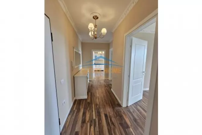 Shtepi ne shitje Apartament ne Tirane, 2+1, Mobilimi E mobiluar, Pagesa 240,000  Euro.