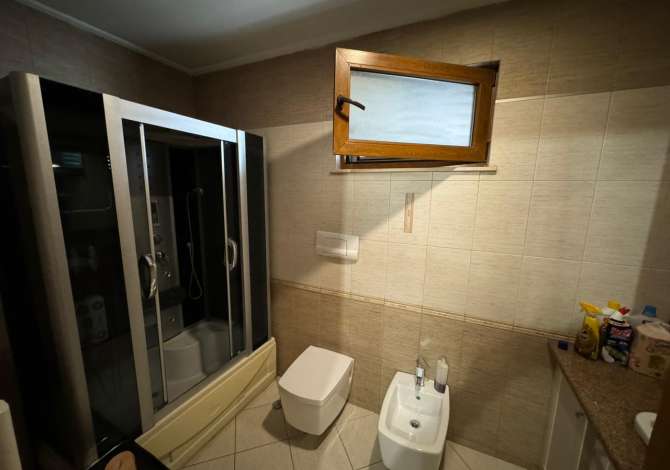 Shtepi me qera Apartament ne Tirane, 3+1, Mobilimi E mobiluar, Pagesa 1,000  Euro.