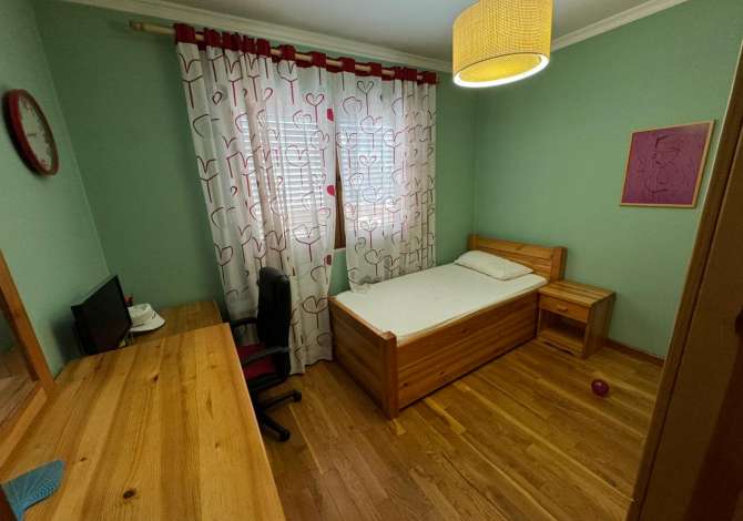 Shtepi me qera Apartament ne Tirane, 3+1, Mobilimi E mobiluar, Pagesa 1,000  Euro.