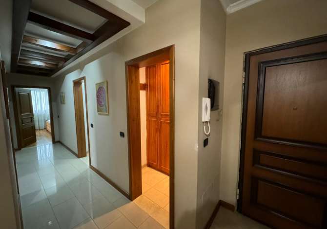 Shtepi ne shitje Apartament ne Tirane, 3+1, Mobilimi E mobiluar, Pagesa 390,000  Euro.