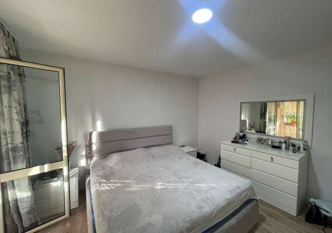 Shtepi ne shitje Apartament ne Tirane, 3+1, Mobilimi E mobiluar, Pagesa 150,000  Euro.