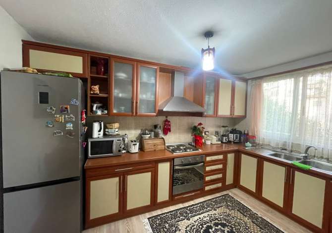 Shtepi ne shitje Apartament ne Tirane, 3+1, Mobilimi E mobiluar, Pagesa 150,000  Euro.