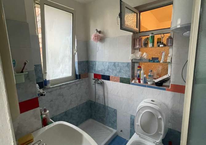Shtepi ne shitje Apartament ne Tirane, 3+1, Mobilimi E mobiluar, Pagesa 150,000  Euro.