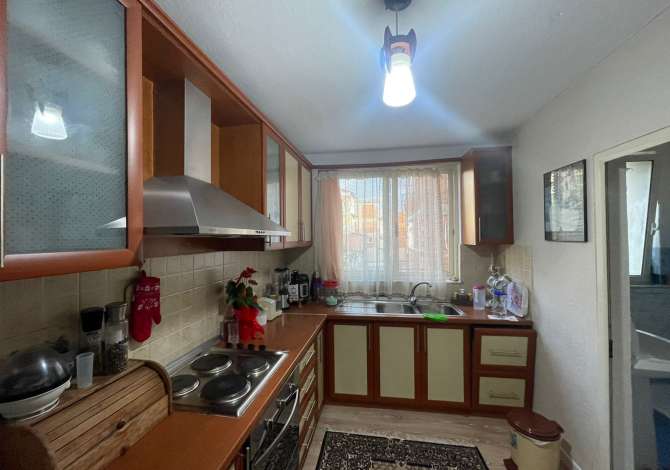 Shtepi ne shitje Apartament ne Tirane, 3+1, Mobilimi E mobiluar, Pagesa 150,000  Euro.