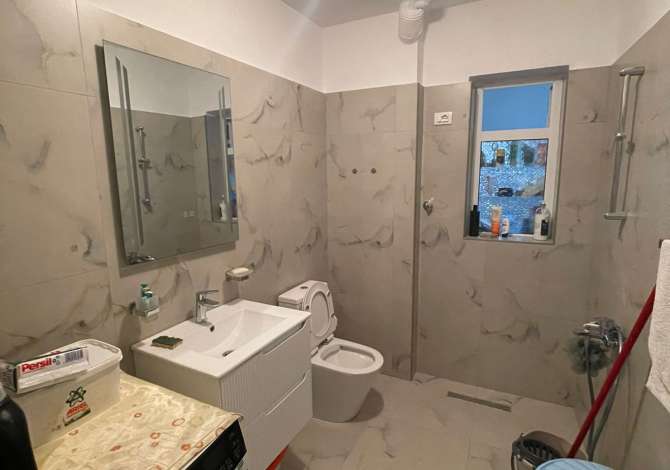 Shtepi ne shitje Apartament ne Tirane, 3+1, Mobilimi E mobiluar, Pagesa 150,000  Euro.