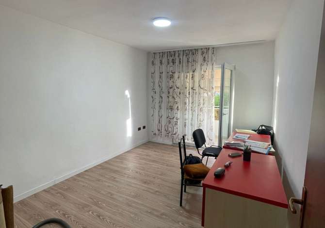 Shtepi ne shitje Apartament ne Tirane, 3+1, Mobilimi E mobiluar, Pagesa 150,000  Euro.