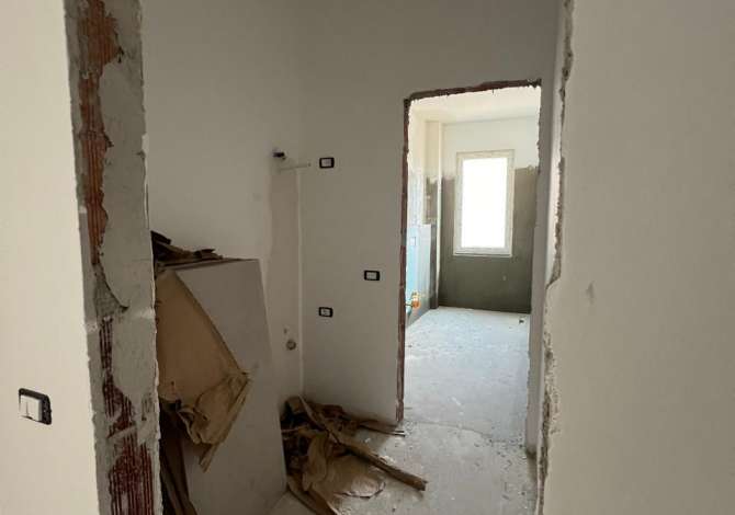 Shtepi ne shitje Apartament ne Tirane, 2+1, Mobilimi Bosh, pa mobiluar, Pagesa 127,476  Euro.