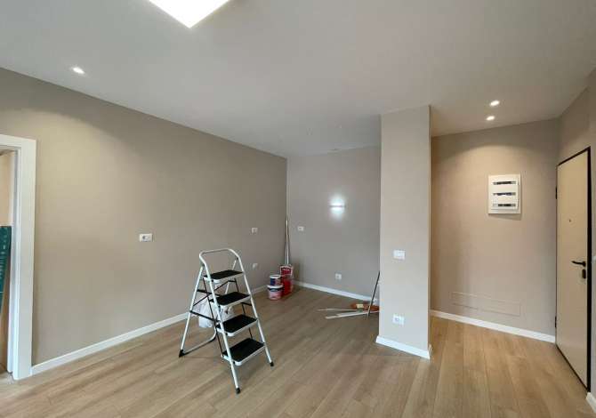 Zyre me qira tek "Rruga e Kavajes" 