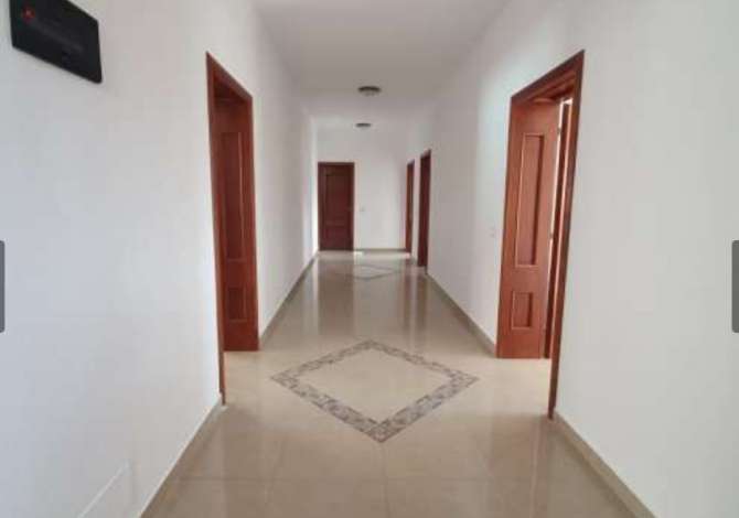 Ambient biznesi me qera 3+1 ne Tirane - 1,000 Euro