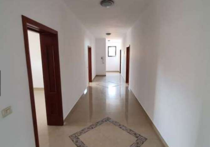 Ambient biznesi me qera 3+1 ne Tirane - 1,000 Euro