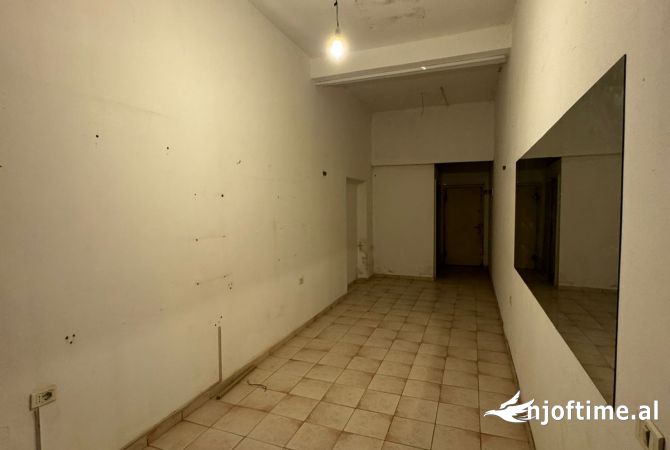 Ambient biznesi me qera 1+1 ne Tirane - 250 Euro