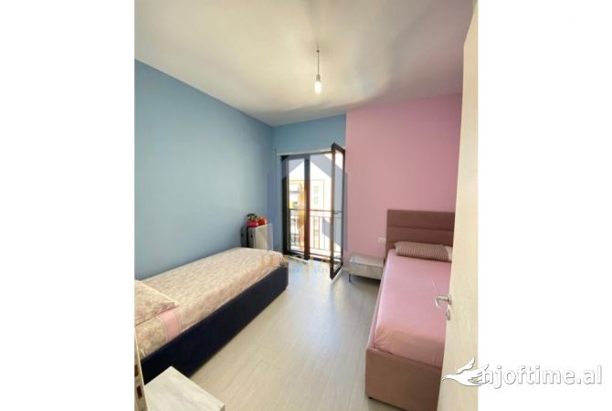 Shtepi ne shitje Apartament ne Tirane, 2+1, Mobilimi E mobiluar, Pagesa 175,500  Euro.