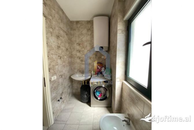 Shtepi ne shitje Apartament ne Tirane, 2+1, Mobilimi E mobiluar, Pagesa 175,500  Euro.