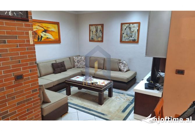 Shtepi me qera 2+1 ne Tirane - 750 Euro