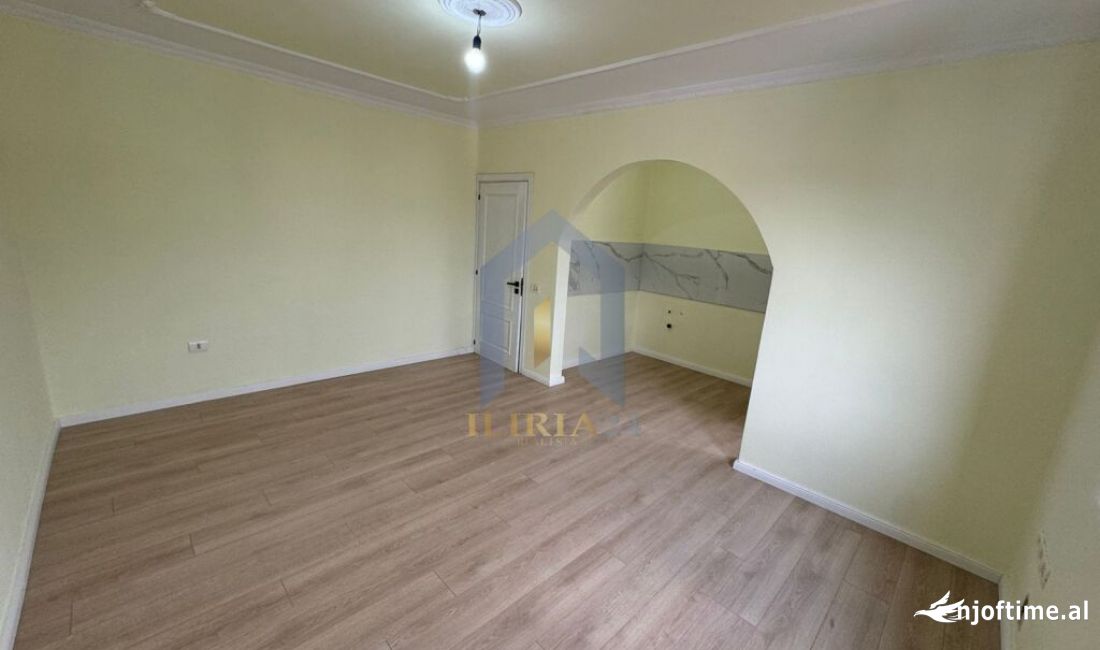 Shtepi ne shitje Apartament ne Tirane, 1+1, Mobilimi Bosh, pa mobiluar, Pagesa 75,000  Euro.