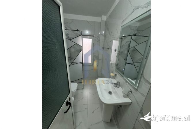 Shtepi ne shitje Apartament ne Tirane, 1+1, Mobilimi Bosh, pa mobiluar, Pagesa 75,000  Euro.