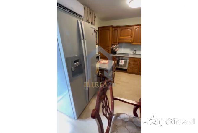 Shtepi ne shitje Apartament ne Tirane, 2+1, Mobilimi E mobiluar, Pagesa 185,000  Euro.