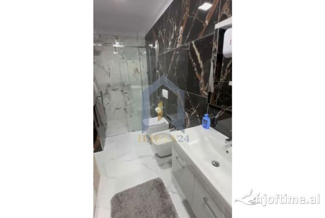 Shtepi ne shitje Apartament ne Tirane, 2+1, Mobilimi E mobiluar, Pagesa 185,000  Euro.