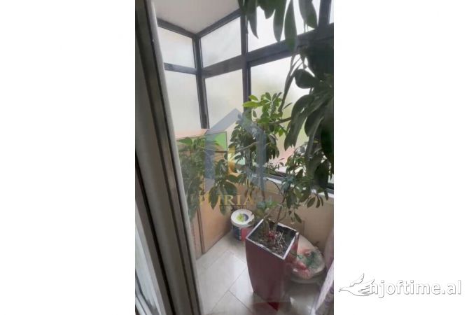 Shtepi ne shitje Apartament ne Tirane, 2+1, Mobilimi E mobiluar, Pagesa 185,000  Euro.