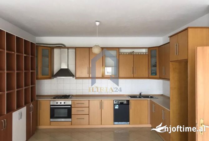 Shtepi me qera 2+1 ne Tirane - 650 Euro