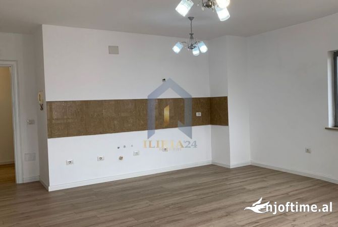 Shtepi ne shitje Apartament ne Tirane, 1+1, Mobilimi Bosh, pa mobiluar, Pagesa 147,000  Euro.