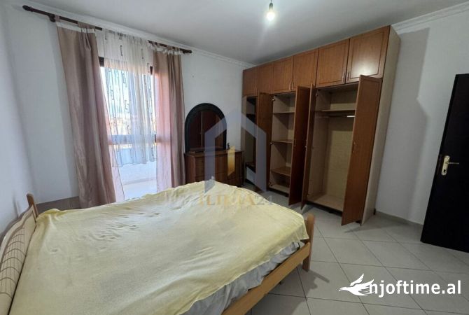 Shtepi me qera Apartament ne Tirane, 2+1, Mobilimi E mobiluar, Pagesa 390  Euro.
