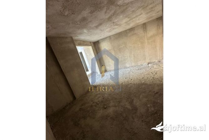 Shtepi ne shitje Apartament ne Tirane, 2+1, Mobilimi Bosh, pa mobiluar, Pagesa 151,280  Euro.