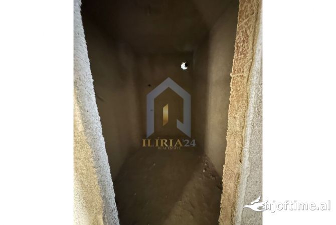 Shtepi ne shitje Apartament ne Tirane, 2+1, Mobilimi Bosh, pa mobiluar, Pagesa 151,280  Euro.