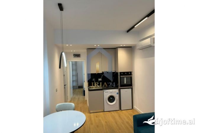 Shtepi ne shitje Apartament ne Tirane, 3+1, Mobilimi E mobiluar, Pagesa 198,000  Euro.