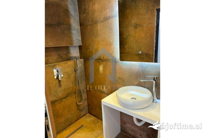 Shtepi ne shitje Apartament ne Tirane, 3+1, Mobilimi E mobiluar, Pagesa 198,000  Euro.