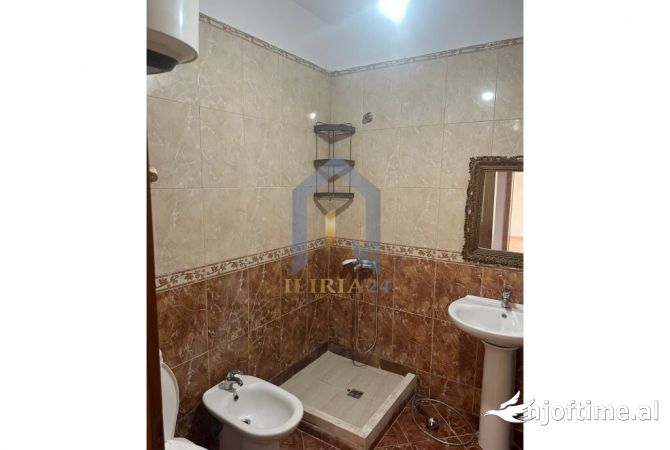 Shtepi me qera Apartament ne Tirane, 1+1, Mobilimi Bosh, pa mobiluar, Pagesa 450  Euro.