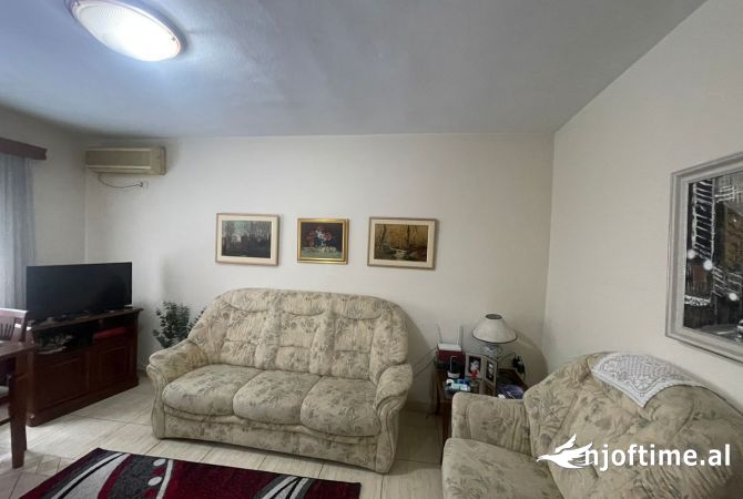 Shtepi ne shitje Apartament ne Tirane, 1+1, Mobilimi Bosh, pa mobiluar, Pagesa 134,000  Euro.