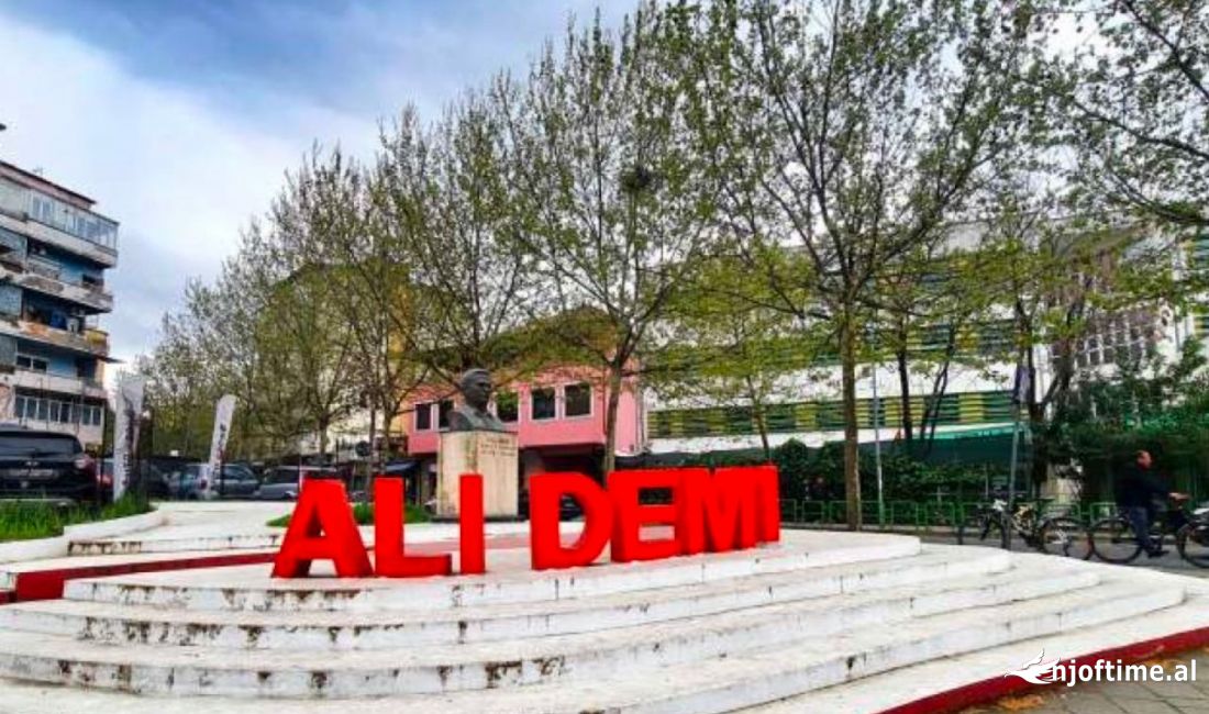 Shtepi ne shitje Apartament ne Tirane, 1+1, Mobilimi Bosh, pa mobiluar, Pagesa 75,000  Euro.