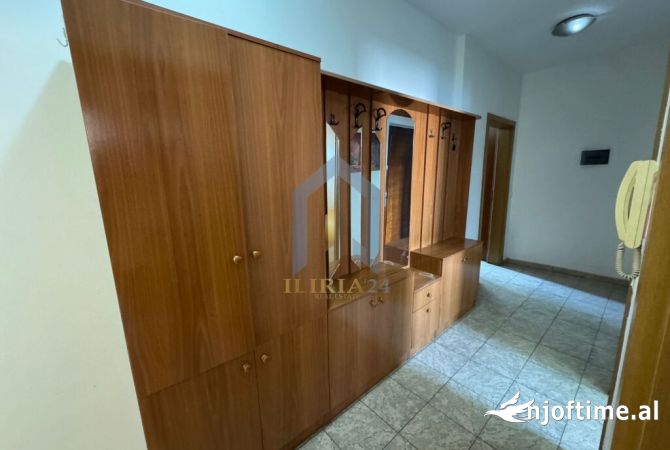 Apartament 2+1 per qira per banim ose per zyra ne “Bllok” 