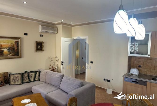 Shtepi me qera 2+1 ne Tirane - 1,000 Euro