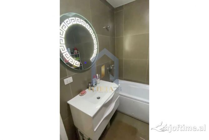 Shtepi ne shitje Apartament ne Tirane, 1+1, Mobilimi E mobiluar, Pagesa 142,000  Euro.