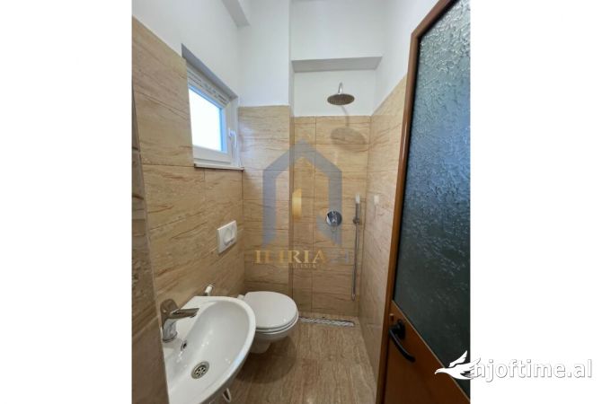 Shtepi me qera Apartament ne Tirane, 2+1, Mobilimi E mobiluar, Pagesa 350  Euro.