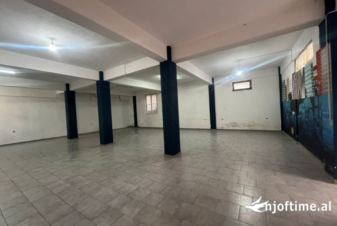 Ambient biznesi me qera 4+1 ne Tirane - 600 Euro