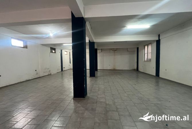 Ambient biznesi me qera 4+1 ne Tirane - 600 Euro