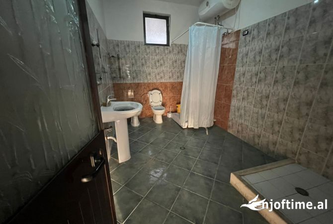 Shtepi me qera Apartament ne Tirane, 3+1, Mobilimi E mobiluar, Pagesa 700  Euro.