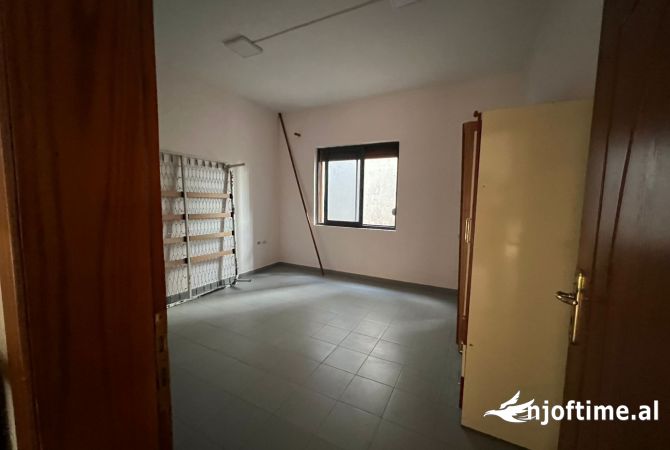 Shtepi me qera 3+1 ne Tirane - 700 Euro