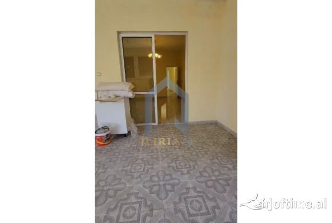 Shtepi ne shitje Apartament ne Tirane, 2+1, Mobilimi Bosh, pa mobiluar, Pagesa 260,000  Euro.