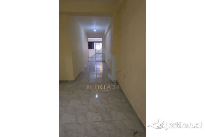Shtepi ne shitje Apartament ne Tirane, 2+1, Mobilimi Bosh, pa mobiluar, Pagesa 260,000  Euro.