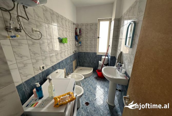 Shtepi me qera Apartament ne Tirane, 2+1, Mobilimi E mobiluar, Pagesa 400  Euro.