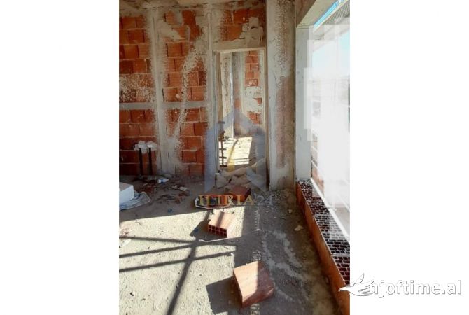 Shtepi ne shitje Apartament ne Tirane, 2+1, Mobilimi Bosh, pa mobiluar, Pagesa 165,000  Euro.
