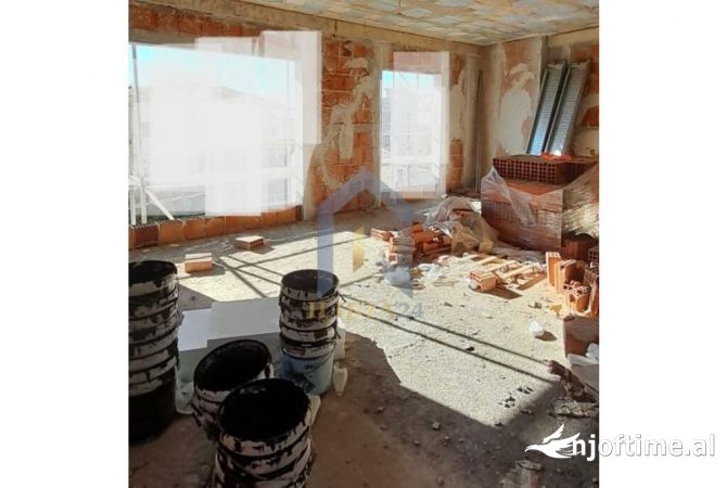 Shtepi ne shitje Apartament ne Tirane, 2+1, Mobilimi Bosh, pa mobiluar, Pagesa 165,000  Euro.