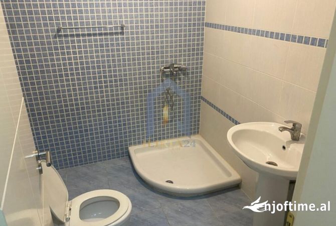 Shtepi ne shitje Apartament ne Tirane, 2+1, Mobilimi E mobiluar, Pagesa 139,000  Euro.