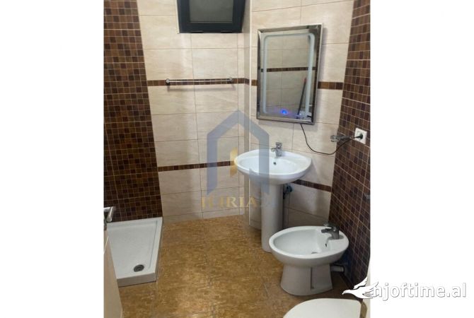 Shtepi ne shitje Apartament ne Tirane, 2+1, Mobilimi E mobiluar, Pagesa 139,000  Euro.